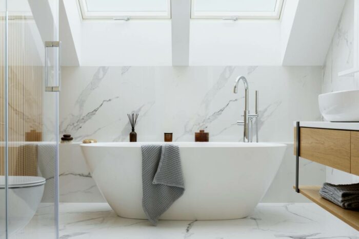 image d'une baignoire ilot dans une maison et procédure d'installation